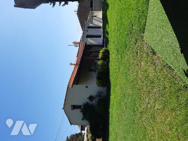 SAINT JULIEN DE CONCELLES, en village proche du bourg, maison 4 chambres.