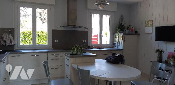 SAINT JULIEN DE CONCELLES, en village proche du bourg, maison 4 chambres.