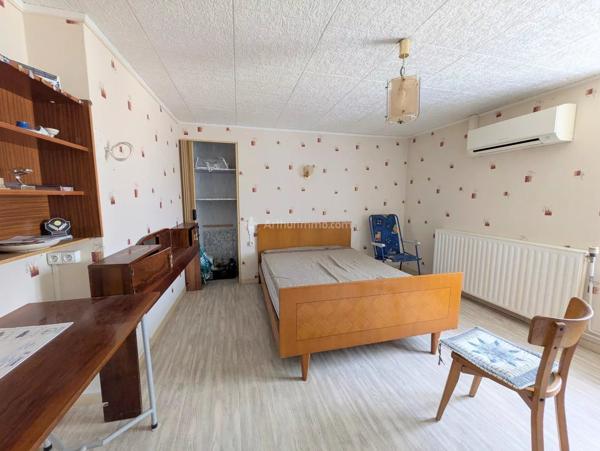 Vente                                                      Maison de ville
                        
                     5 pièces                      147 m2                     à Neufchâteau