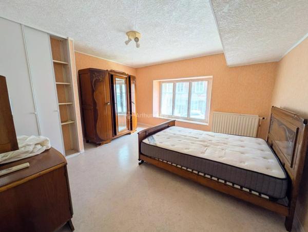 Vente                                                      Maison de ville
                        
                     5 pièces                      147 m2                     à Neufchâteau