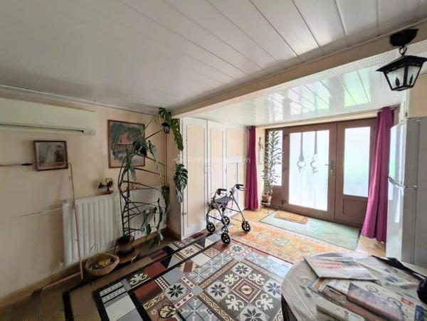 Vente                                                      Maison de ville
                        
                     5 pièces                      147 m2                     à Neufchâteau