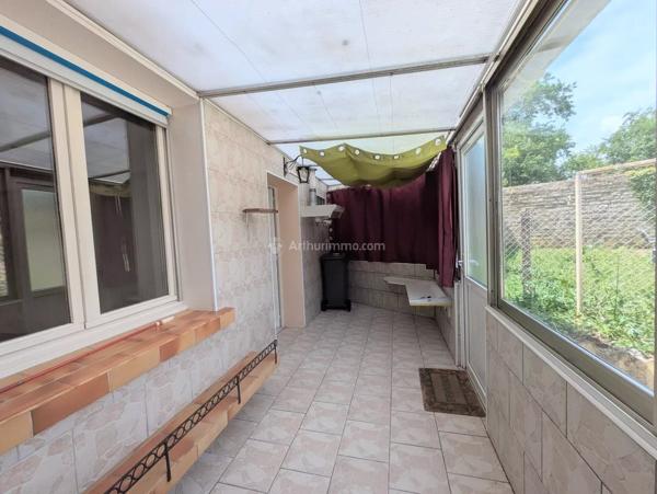Vente                                                      Maison de ville
                        
                     5 pièces                      147 m2                     à Neufchâteau
