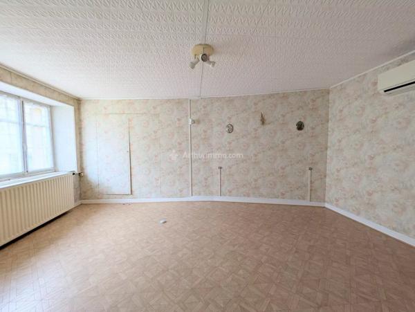 Vente                                                      Maison de ville
                        
                     5 pièces                      147 m2                     à Neufchâteau