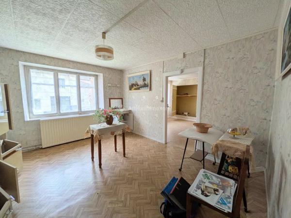 Vente                                                      Maison de ville
                        
                     5 pièces                      147 m2                     à Neufchâteau