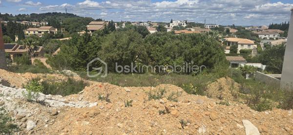 À vendre – Terrain constructible de 343m2 dans un quartier calme et en pleine évolution

Vous souhaitez concrétiser votre rêve de construction ? Ce terrain est fait pour vous !

Situé dans le lotissement de CRABIT, dans un environnement paisible et en plein développement, ce terrain constructible vous séduira par sa magnifique vue et son fort potentiel.

Je peux également vous accompagner dans votre projet en vous mettant en relation avec des entreprises du bâtiment sérieuses et compétentes pour la réalisation de votre future maison.

N’hésitez pas à me contacter pour plus d’informations ou pour organiser une visite