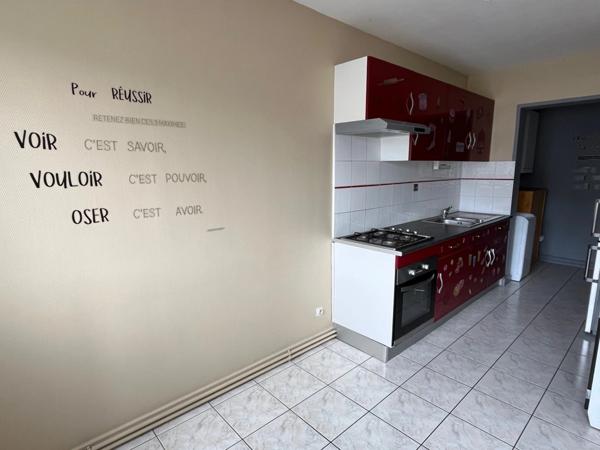 BIEN RARE ! Appartement au centre-ville avec ascenseur, parking et balcon