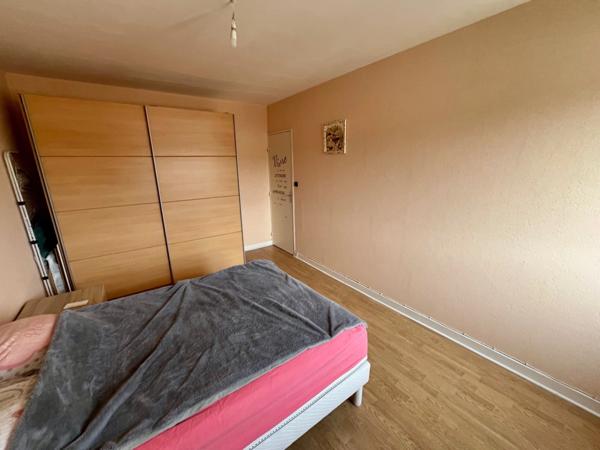 BIEN RARE ! Appartement au centre-ville avec ascenseur, parking et balcon