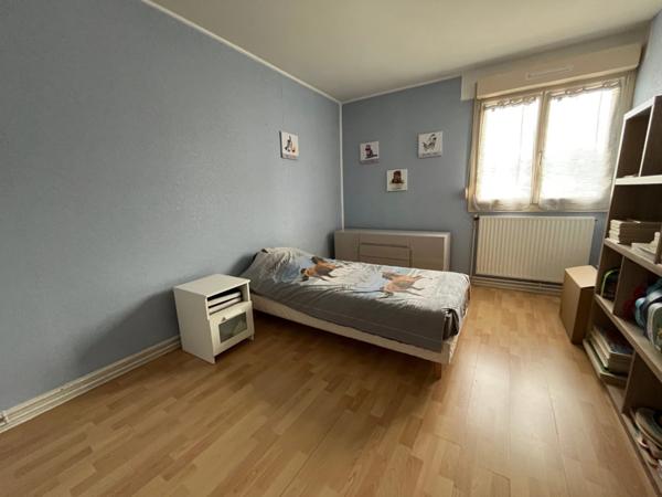 BIEN RARE ! Appartement au centre-ville avec ascenseur, parking et balcon