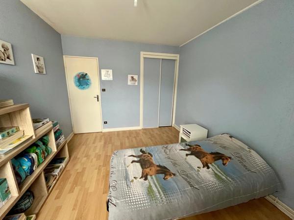 BIEN RARE ! Appartement au centre-ville avec ascenseur, parking et balcon