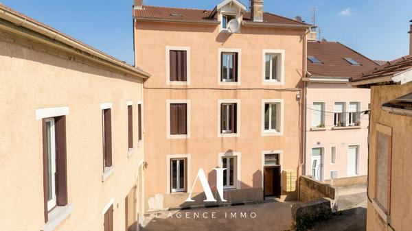 Appartement T2 vendu meublé, entièrement rénové. Centre-ville Oyonnax 01100