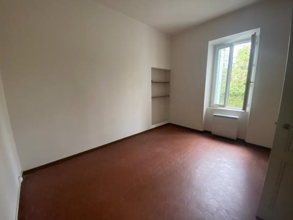 Maison de village : 3 chambres + dépendance Camaret-sur-Aigues (84850)