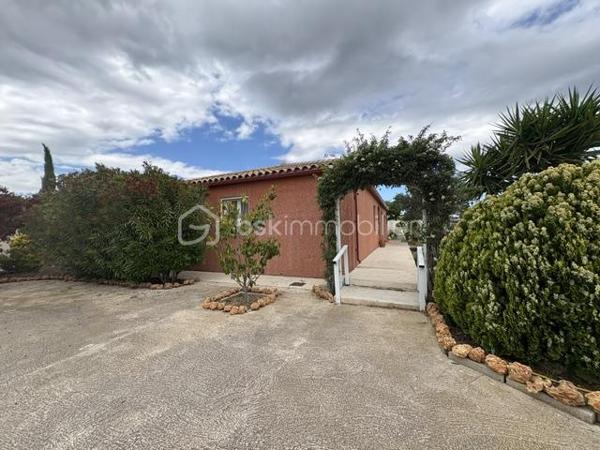 Villa 6 pièces 143 m2 

Très belle villa de plain pied de 143 m2 environ de surface habitable construite sur une parcelle de 1068 m2 ce rajoute une parcelle de 618 m2 constructible 
Ce qui fait un totale de 1681 m2 
Située dans un charmant village Catalan de Pia et dans un lotissement calme à proximité des commerces et toutes commodités 
Pas très loin des plages méditerranéennes, cette maison est un véritable havre de paix entre mer et montagnes dans une commune dynamique et chaleureuse 

* Dès son entrée au rez-de-chaussée, vous serez charmé par une spacieuse pièce à vivre de 40 m², baignée de lumière  avec ses grands baies vitrées ,  ainsi que sa cuisine ouverte, tout équipée, donnant sur une terrasse à proximité de la piscine et sur un jardin paysagé très bien entretenu.

* Vous trouverez également trois chambres avec placard 
* Un bureau qui peut être transformé en une suite parentale avec sa SDE ,WC
* Une SDE avec un wc séparé 
* Clim réversible et un chauffage à gaz 

A l’extérieur, un très beau jardin, arboré avec des arbres fruitiers, arbousiers, citronnier, néflier, oranger …….
* Forage 
* Piscine de 8 x4 avec son rideau de sécurité 
* Un garage de 60 m² à l’extérieur. 
* Un boulodrome de 60 m2 également 
* Une cuisine d’été équipée 
* D.un local piscine 
* D’un toilette indépendant et d’une douche à terminer de rénover 
Vous pouvez y stationner 3  voitures de chaque côté de la maison 
Contactez moi dés aujourd’hui pour organiser une visite pour découvrir ce petit coin de paradis