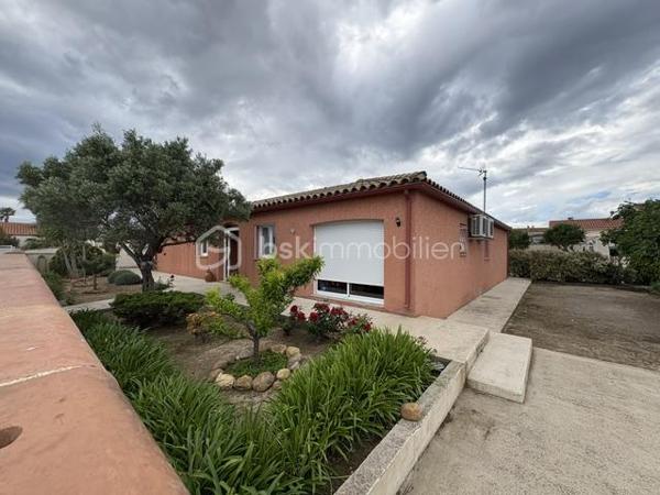 Villa 6 pièces 143 m2 

Très belle villa de plain pied de 143 m2 environ de surface habitable construite sur une parcelle de 1068 m2 ce rajoute une parcelle de 618 m2 constructible 
Ce qui fait un totale de 1681 m2 
Située dans un charmant village Catalan de Pia et dans un lotissement calme à proximité des commerces et toutes commodités 
Pas très loin des plages méditerranéennes, cette maison est un véritable havre de paix entre mer et montagnes dans une commune dynamique et chaleureuse 

* Dès son entrée au rez-de-chaussée, vous serez charmé par une spacieuse pièce à vivre de 40 m², baignée de lumière  avec ses grands baies vitrées ,  ainsi que sa cuisine ouverte, tout équipée, donnant sur une terrasse à proximité de la piscine et sur un jardin paysagé très bien entretenu.

* Vous trouverez également trois chambres avec placard 
* Un bureau qui peut être transformé en une suite parentale avec sa SDE ,WC
* Une SDE avec un wc séparé 
* Clim réversible et un chauffage à gaz 

A l’extérieur, un très beau jardin, arboré avec des arbres fruitiers, arbousiers, citronnier, néflier, oranger …….
* Forage 
* Piscine de 8 x4 avec son rideau de sécurité 
* Un garage de 60 m² à l’extérieur. 
* Un boulodrome de 60 m2 également 
* Une cuisine d’été équipée 
* D.un local piscine 
* D’un toilette indépendant et d’une douche à terminer de rénover 
Vous pouvez y stationner 3  voitures de chaque côté de la maison 
Contactez moi dés aujourd’hui pour organiser une visite pour découvrir ce petit coin de paradis