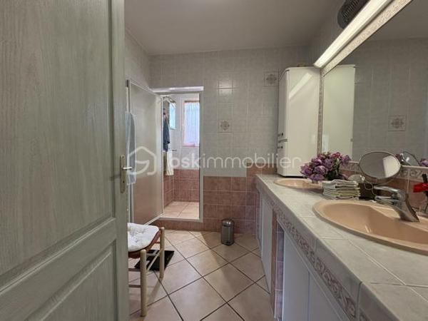 Villa 6 pièces 143 m2 

Très belle villa de plain pied de 143 m2 environ de surface habitable construite sur une parcelle de 1068 m2 ce rajoute une parcelle de 618 m2 constructible 
Ce qui fait un totale de 1681 m2 
Située dans un charmant village Catalan de Pia et dans un lotissement calme à proximité des commerces et toutes commodités 
Pas très loin des plages méditerranéennes, cette maison est un véritable havre de paix entre mer et montagnes dans une commune dynamique et chaleureuse 

* Dès son entrée au rez-de-chaussée, vous serez charmé par une spacieuse pièce à vivre de 40 m², baignée de lumière  avec ses grands baies vitrées ,  ainsi que sa cuisine ouverte, tout équipée, donnant sur une terrasse à proximité de la piscine et sur un jardin paysagé très bien entretenu.

* Vous trouverez également trois chambres avec placard 
* Un bureau qui peut être transformé en une suite parentale avec sa SDE ,WC
* Une SDE avec un wc séparé 
* Clim réversible et un chauffage à gaz 

A l’extérieur, un très beau jardin, arboré avec des arbres fruitiers, arbousiers, citronnier, néflier, oranger …….
* Forage 
* Piscine de 8 x4 avec son rideau de sécurité 
* Un garage de 60 m² à l’extérieur. 
* Un boulodrome de 60 m2 également 
* Une cuisine d’été équipée 
* D.un local piscine 
* D’un toilette indépendant et d’une douche à terminer de rénover 
Vous pouvez y stationner 3  voitures de chaque côté de la maison 
Contactez moi dés aujourd’hui pour organiser une visite pour découvrir ce petit coin de paradis
