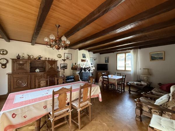Beau potentiel pour cette grande maison très bien située