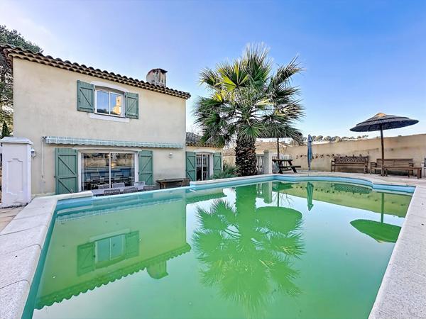 À vendre Marseille 13013 LES OLIVES - maison T5 avec piscine et garage