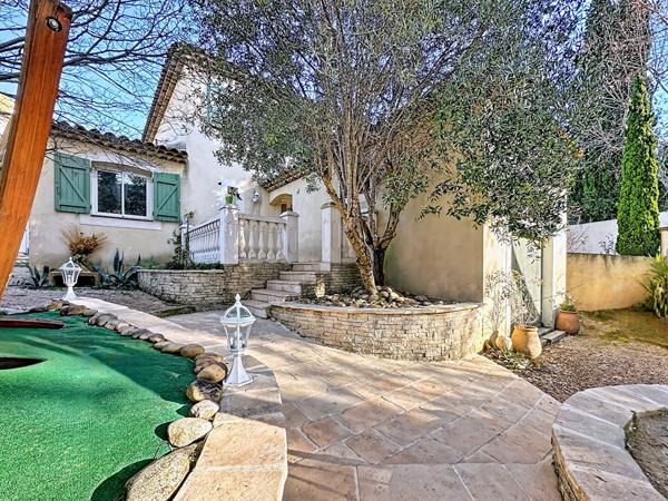 À vendre Marseille 13013 LES OLIVES - maison T5 avec piscine et garage