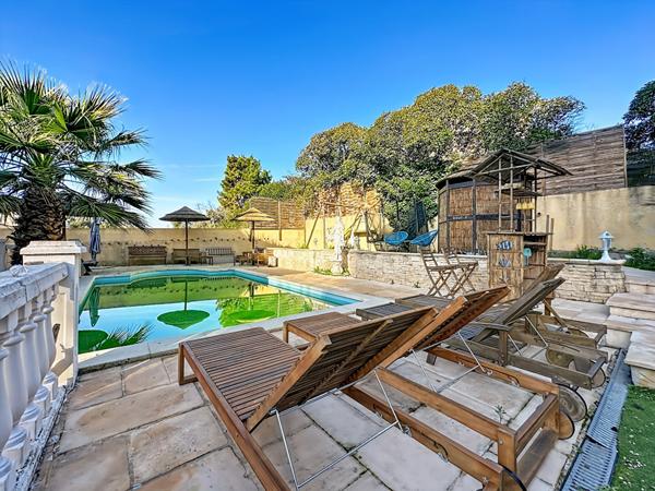 À vendre Marseille 13013 LES OLIVES - maison T5 avec piscine et garage