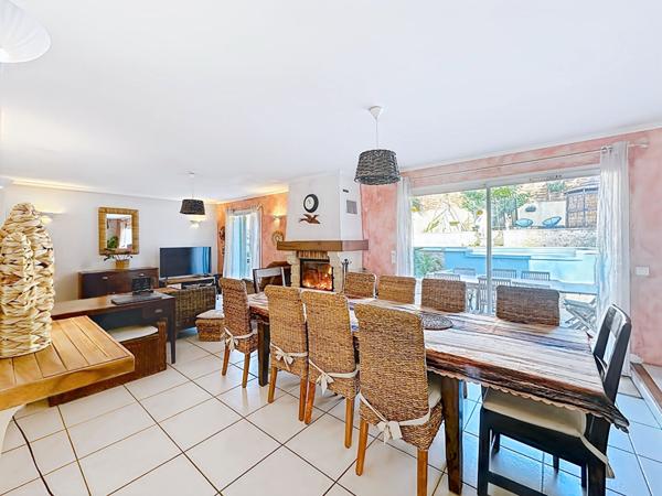 À vendre Marseille 13013 LES OLIVES - maison T5 avec piscine et garage