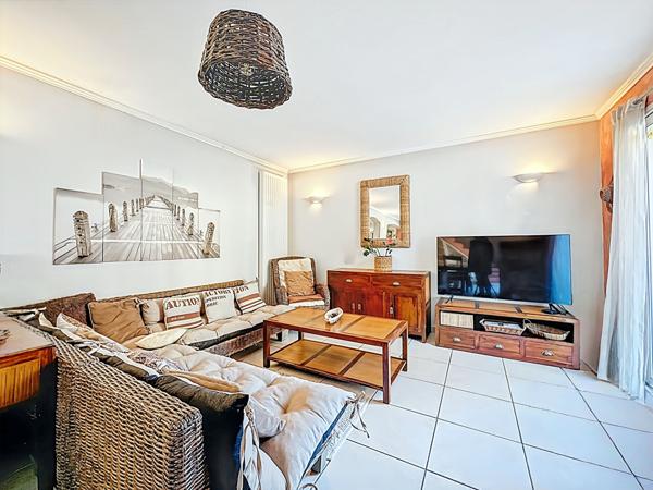 À vendre Marseille 13013 LES OLIVES - maison T5 avec piscine et garage