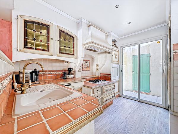 À vendre Marseille 13013 LES OLIVES - maison T5 avec piscine et garage