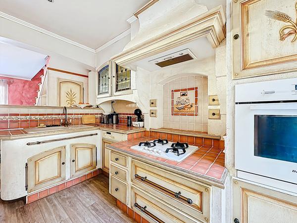 À vendre Marseille 13013 LES OLIVES - maison T5 avec piscine et garage