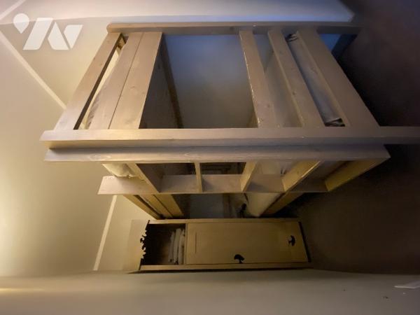 appartement meublé deux pièces résidence rénovée avec services : une chambre pièce à vivre sdb wc