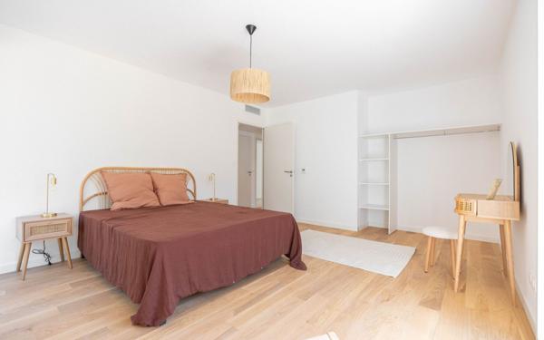 Appartement à vendre    5 pièces •  Marseille 8