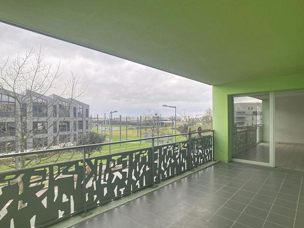 A vendre Angers Plateau Mayenne. Appartement type 3. 2 chambres, terrasse et ascenseur plus parking en sous-sol.