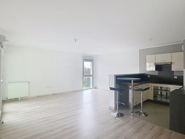 A vendre Angers Plateau Mayenne. Appartement type 3. 2 chambres, terrasse et ascenseur plus parking en sous-sol.