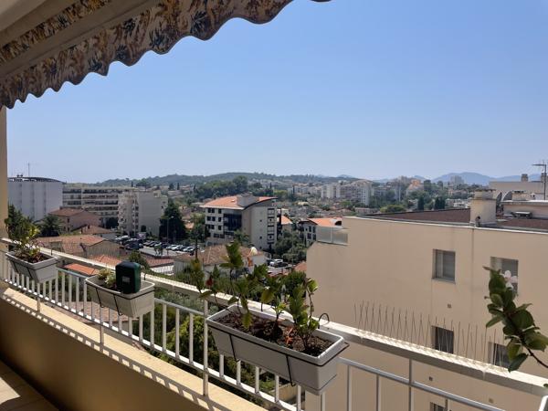 LE CANNET – RÉSIDENCE LE VOLNAY – 4 PIÈCES TRANSFORMÉ EN 3 PIÈCES – TERRASSE, BALCON, GARAGE & CAVE – FAIRE OF