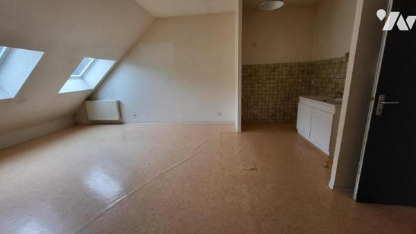 PIERREFONTAINE LES BLAMONT Appartement trois pièces (environ 50m2) sous combles avec cave et place 