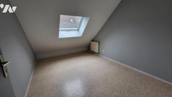 PIERREFONTAINE LES BLAMONT Appartement trois pièces (environ 50m2) sous combles avec cave et place 