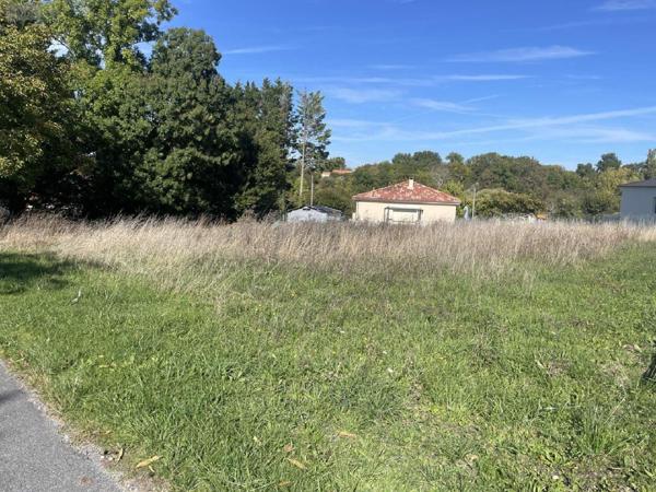 Terrain à Batir à vendre à Ribérac en Dordogne (24600), ref : 077/1645