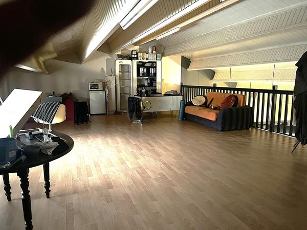 Local Commercial 2 pièces - 161 m²