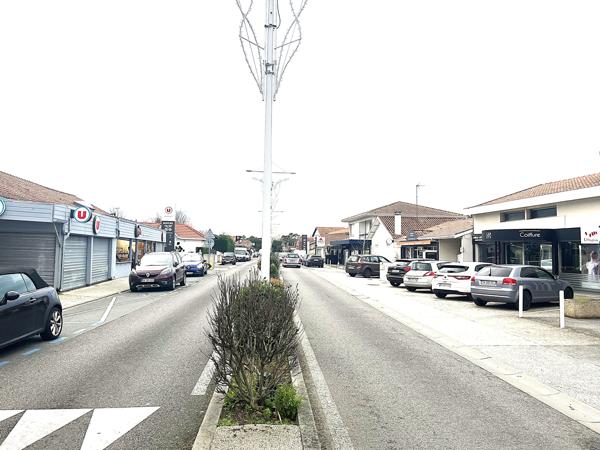 Local Commercial 2 pièces - 161 m²