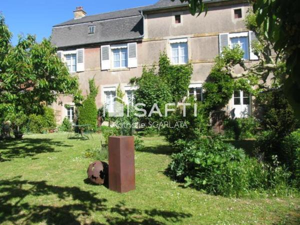 MAISON DE CARACTERE avec 5 CHAMBRES, terrain, garage