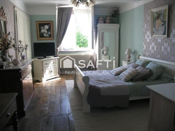 MAISON DE CARACTERE avec 5 CHAMBRES, terrain, garage