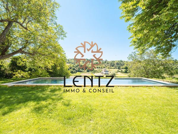 Château de 221m2 sur plus d’un hectare de terres avec piscine et hangar