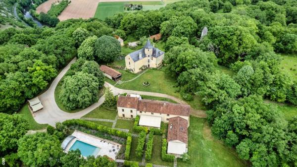 Gîtes chambres d'hôtes - Sarlat-la-caneda RARE -MAGNIFIQUE MANOIR SUR 14 HECTARES - 3 GITES - PISCINE