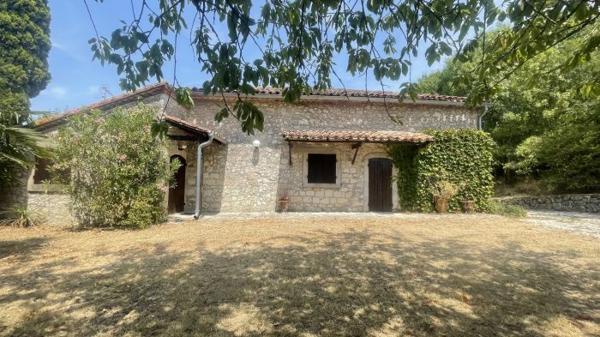 Maison T5 en pierres - vue sur lac