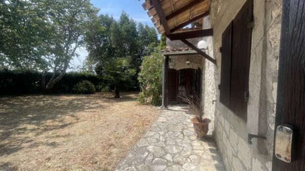 Maison T5 en pierres - vue sur lac