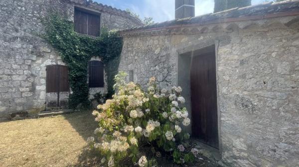 Maison T5 en pierres - vue sur lac