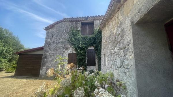 Maison T5 en pierres - vue sur lac