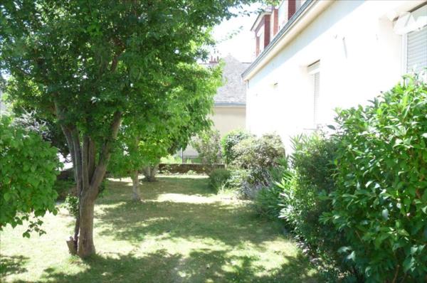 MAYENNE- Proche Place du 9 Juin, vaste maison de 4 chambres avec terrain.