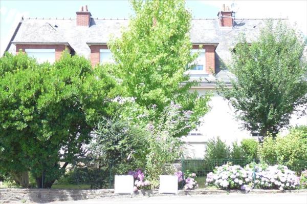 MAYENNE- Proche Place du 9 Juin, vaste maison de 4 chambres avec terrain.