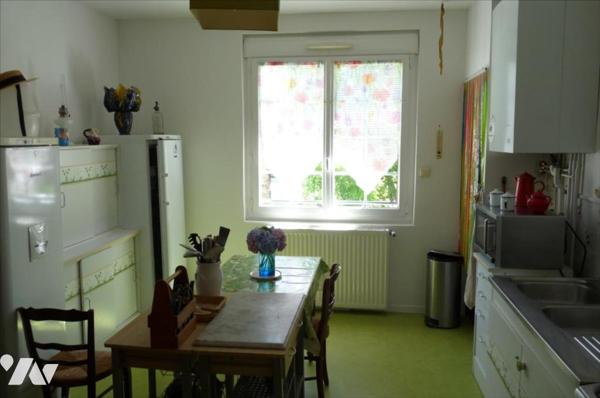 MAYENNE- Proche Place du 9 Juin, vaste maison de 4 chambres avec terrain.