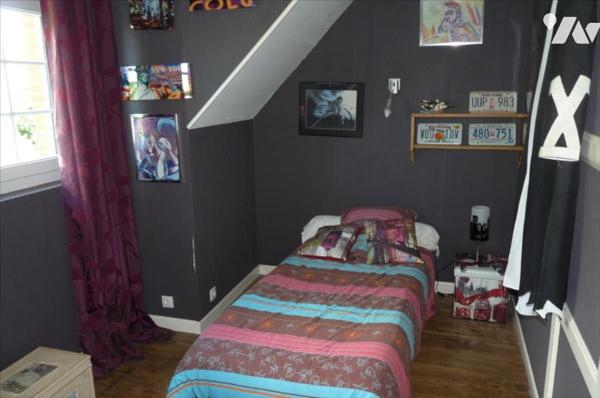 MAYENNE- Proche Place du 9 Juin, vaste maison de 4 chambres avec terrain.