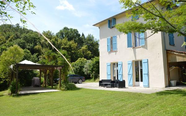 Maison à vendre    6 pièces •  Cagnes-sur-Mer