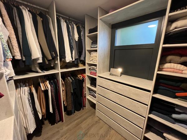 Superbe domaine touristique, 3 ha, 5 chalets bois, salle de réception, maison d'habitation, piscine, divers dépendances